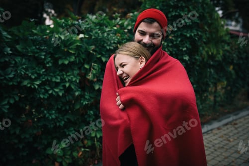 Preview: couple posing in the park