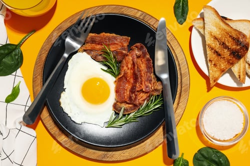Preview: Fried bacon and egg - tasty breakfast, top view