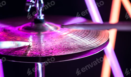 Preview: Hi-hat close-up of plates with drumsticks