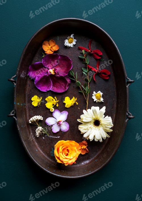 Preview: Mixed flower on the metal container