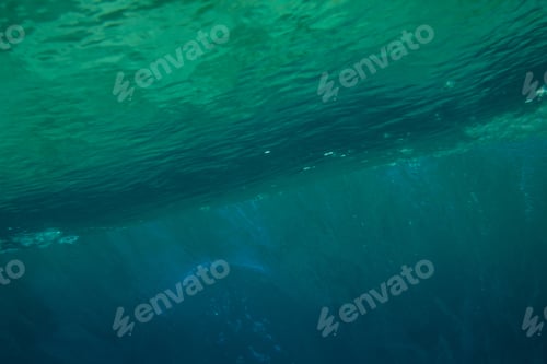 Preview: Beautiful ocean wave with air bubbles