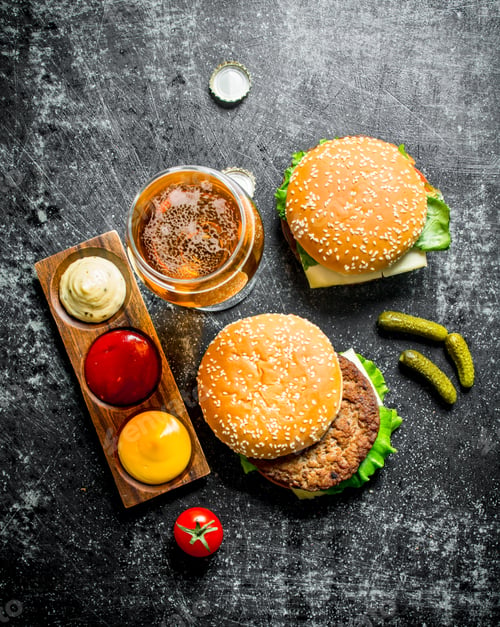 Preview: Burger with beer, sauces and gherkins.