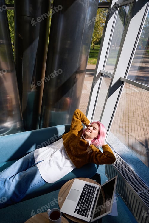 Preview: Young woman taking a break between work