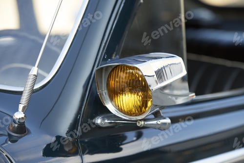 Preview: Selective focus shot of light of a vintage car