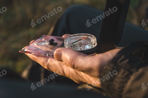 Preview: The traveler is guided by a magnetic compass. Determination of the cardinal directions of the Earth.