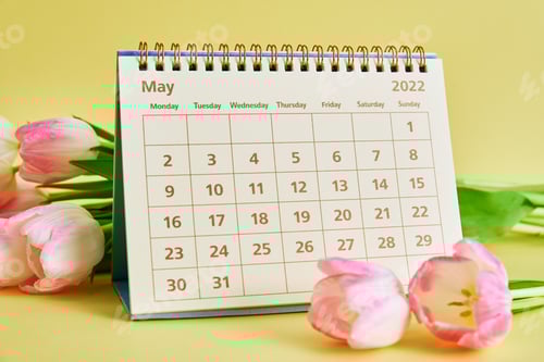 Preview: Calendar and flowers close up