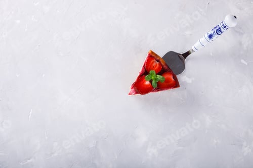 Preview: Cake with fresh strawberries.Biscuit.