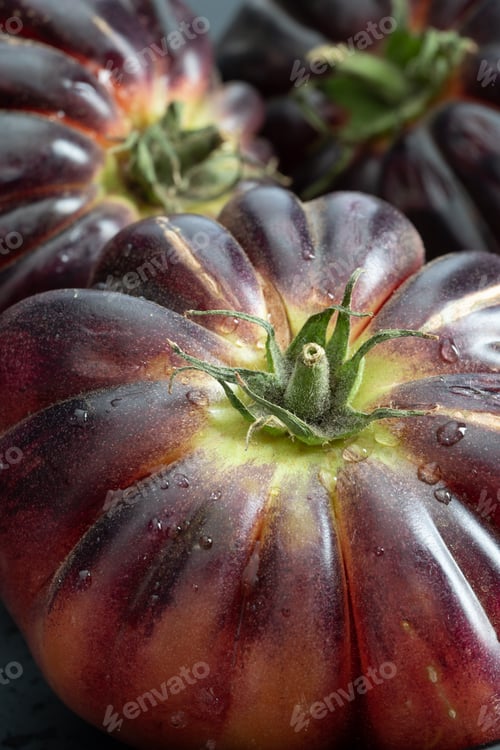 Preview: Close-up of several coeur de boeuf tomatoes (translation: beefsteak tomatoes)