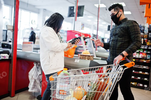 Preview: Asian couple in supermarket