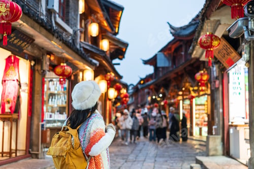 Preview: Young female tourists enjoy traveling at Lijiang Ancient Town