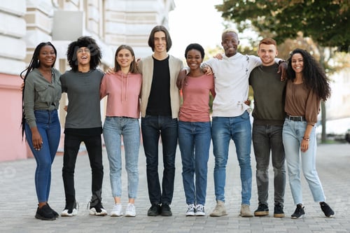 Preview: Multiracial group of happy millennial men and women outdoors
