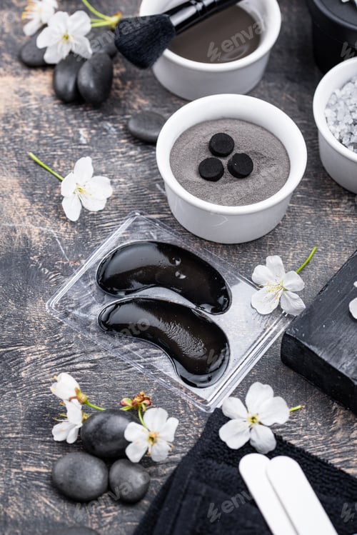 Preview: Set of black charcoal detox cosmetics