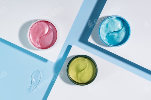 Preview: Collagen Hydrogel Eye Patches with avocado, marine collagen and pearl. Beauty concept, cosmetics