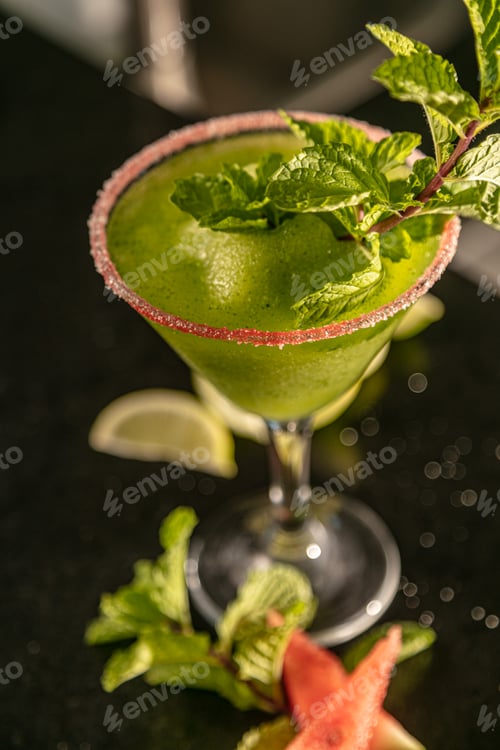Preview: Refreshing Green Cocktail with Mint and Lime