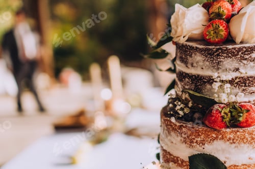 Preview: Decorated wedding cake