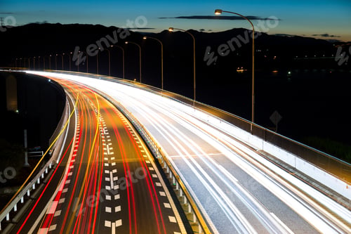 Preview: Traffic on highway at night