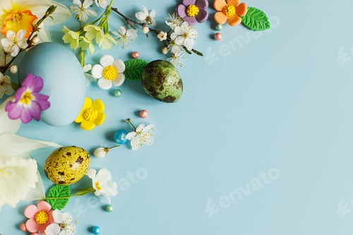 Preview: Happy Easter! Easter flat lay with stylish eggs and blooming spring flowers on blue background