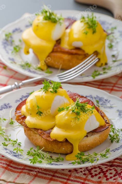 Preview: Eggs benedict, prosciutto with hollandaise