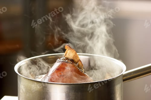 Preview: Evaporation from water with pork knuclke.