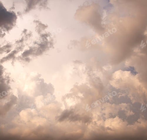 Preview: Dramatic sunset sky with clouds.