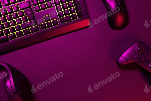 Preview: Green lit keyboard with gaming gadgets