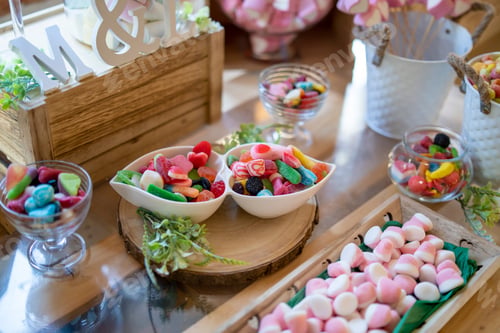 Preview: Display of delicious sweets and trinkets