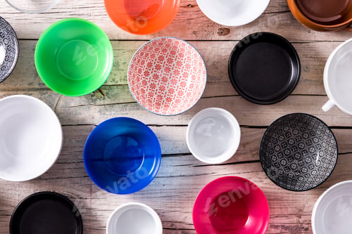Preview: Set of different empty bowls