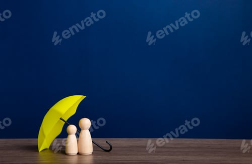 Preview: Umbrella and wooden doll figures.