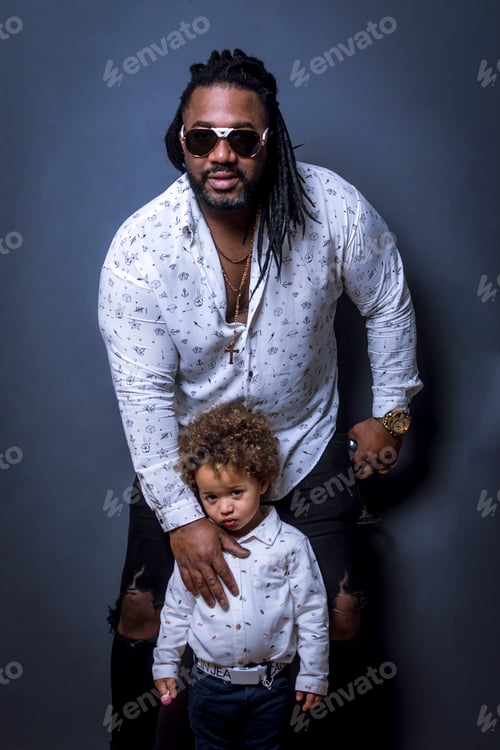 Preview: Dark-skinned man with his son posing.