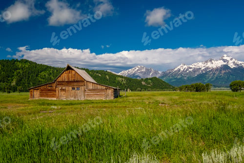 Preview: Old barn in Grand Teton Mountains