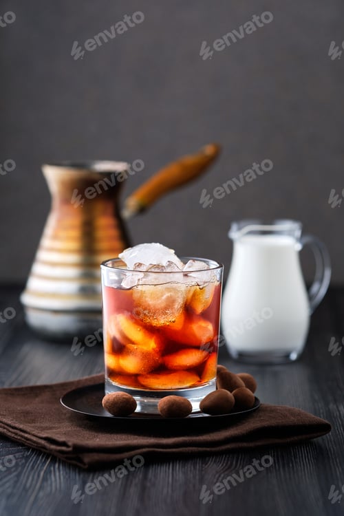 Preview: Phase of making iced coffee