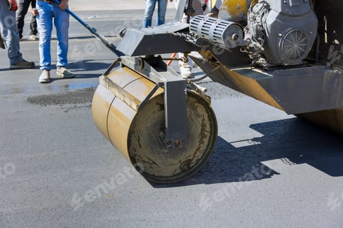 Preview: A procedure for installing asphalt on roads using asphalt special machines as well as heavy