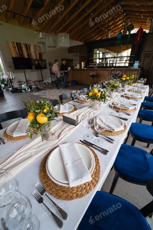 Preview: Decorated wedding banquet hall in classic style.