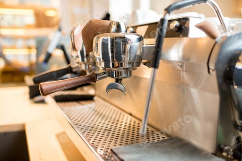 Preview: Professional coffee machine in the cafe