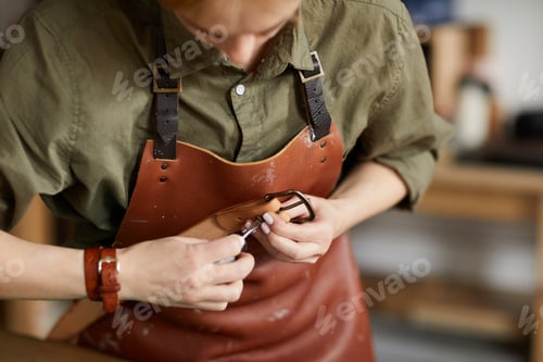 Preview: Artisan Sewing Leather Belt Closeup