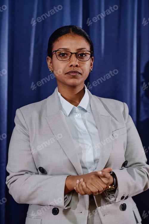 Preview: Businesswoman visiting to business conference
