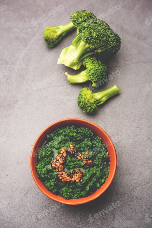 Preview: Fresh broccoli chutney or paste, puree in the bowl with raw pieces