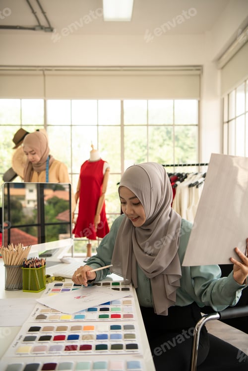 Preview: Muslim women run a small business in their own homes