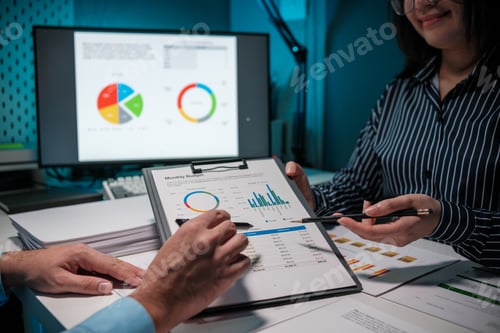 Preview: Discuss startup business with the team at the office, Work together as a team, Explaining the report