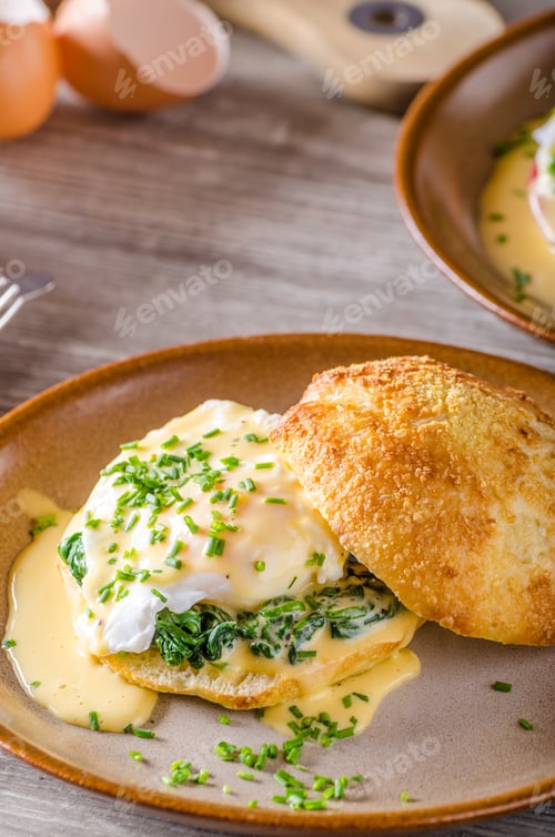 Preview: Egg benedict with hollandaise sauce
