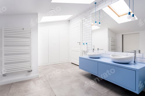 Preview: Bathroom with grey floor