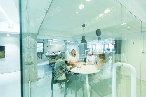 Preview: Business people