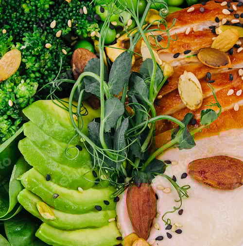 Preview: Healthy salad bowl with chicken breast top view