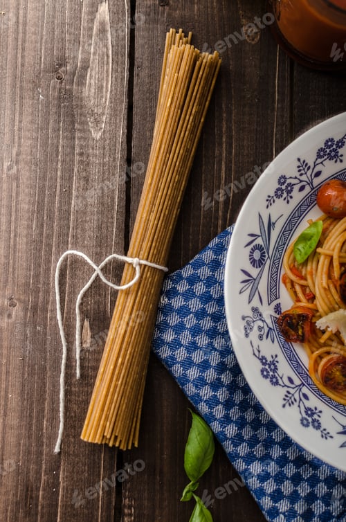 Preview: Wholemeal pasta with roasted tomato