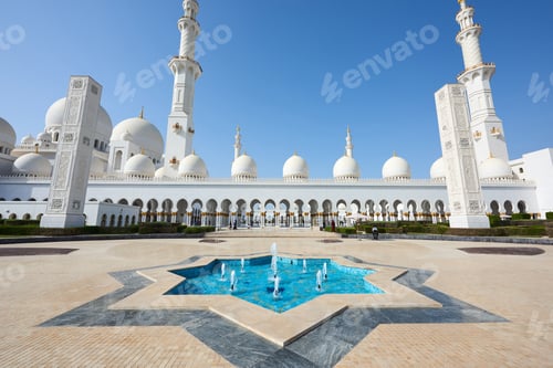 Preview: Jumeirah Mosque at daylight