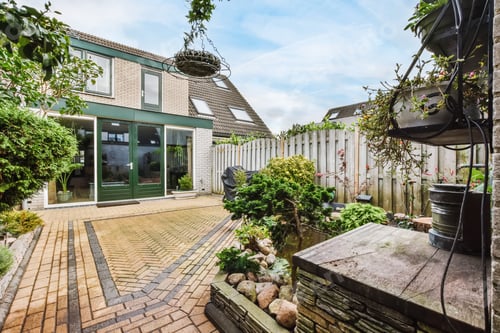 Preview: Stunning home courtyard