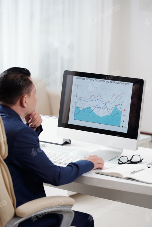 Preview: Entrepreneur working on computer