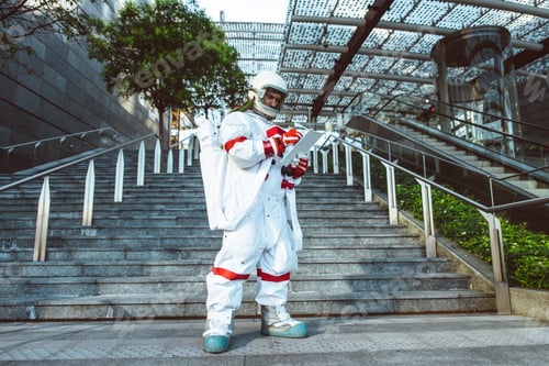 Preview: spaceman in a futuristic station