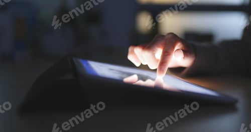 Preview: Using digital tablet computer at home