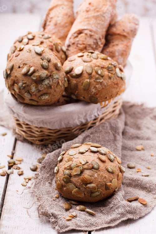 Preview: Round sandwich bun with sunflower seeds from bran.